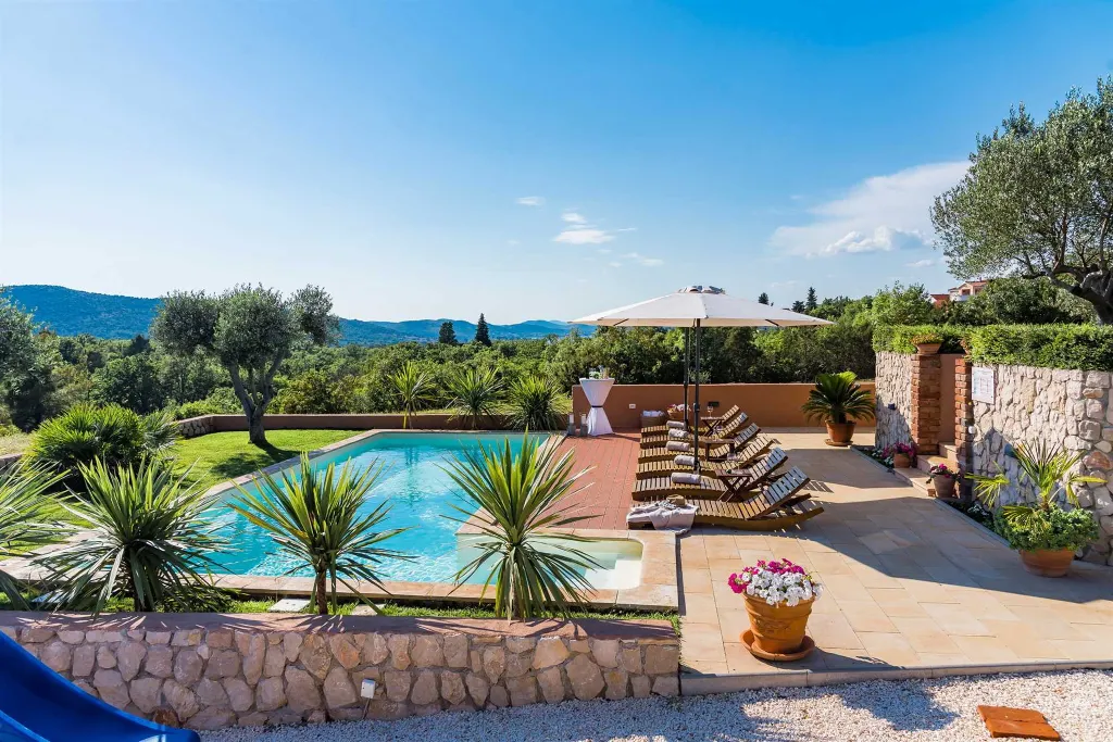 Modern Family Villa with Pool in Šibenik