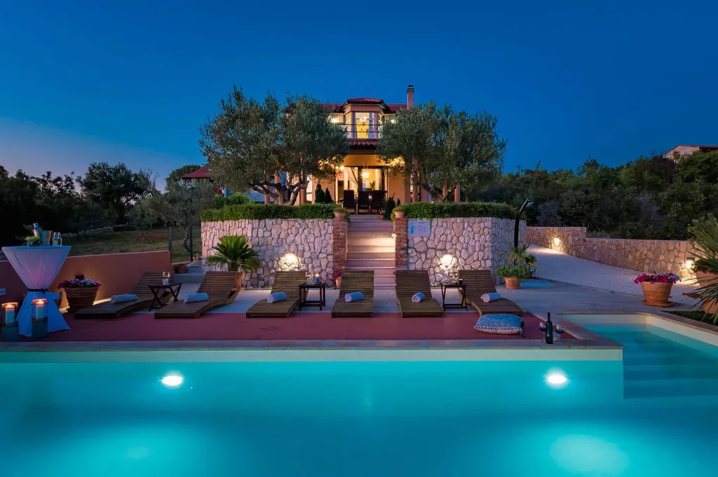 Modern Family Villa with Pool in Šibenik
