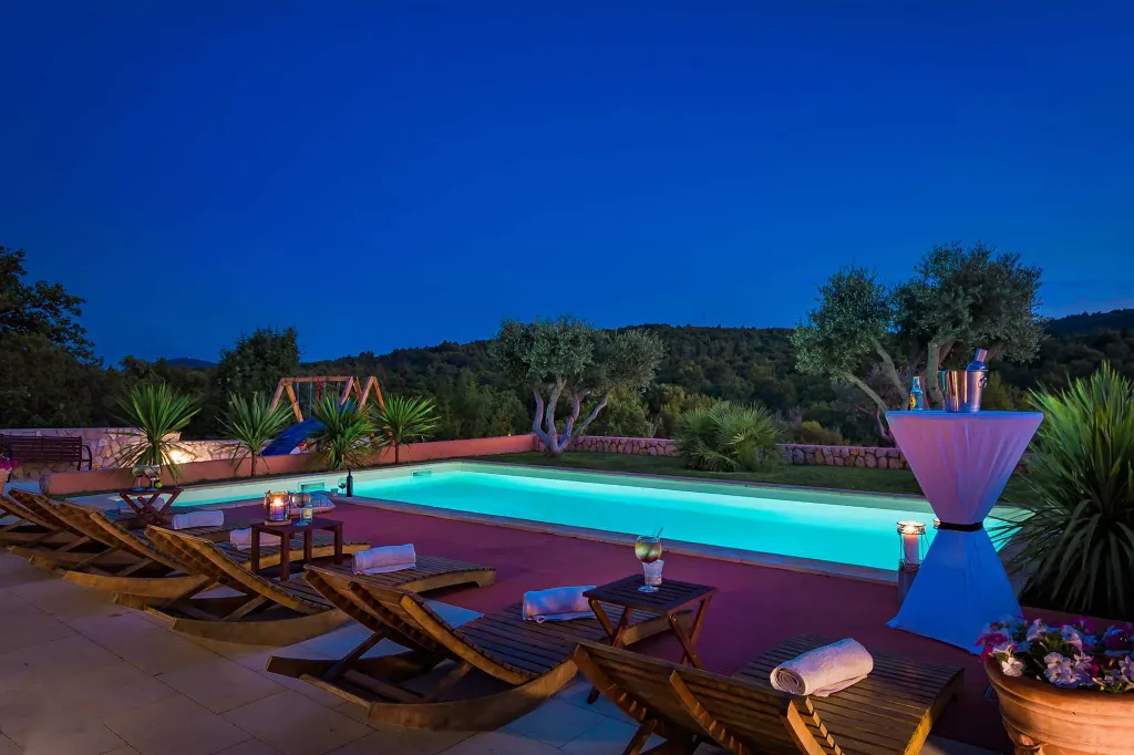 Modern Family Villa with Pool in Šibenik