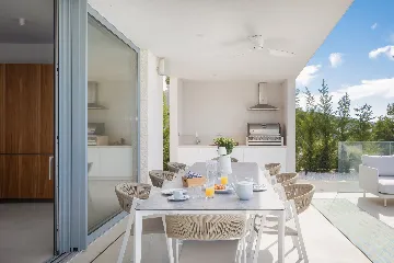 Five-Bedroom Villa with Heated Pool in Primošten