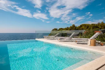Five-Bedroom Villa with Heated Pool in Primošten