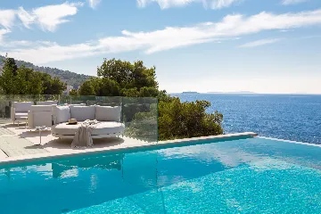 Five-Bedroom Villa with Heated Pool in Primošten