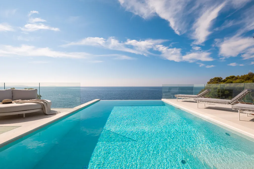 Five-Bedroom Villa with Heated Pool in Primošten