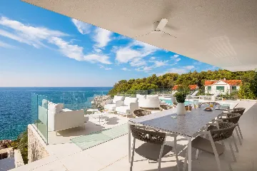 Five-Bedroom Villa with Heated Pool in Primošten
