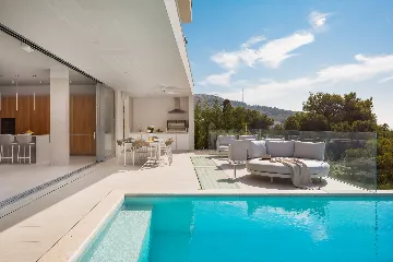 Five-Bedroom Villa with Heated Pool in Primošten