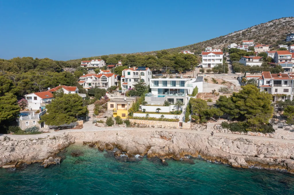 Five-Bedroom Villa with Heated Pool in Primošten