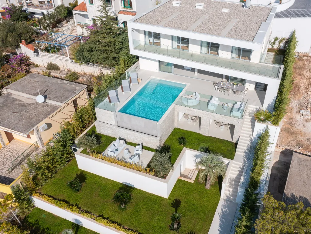 Five-Bedroom Villa with Heated Pool in Primošten