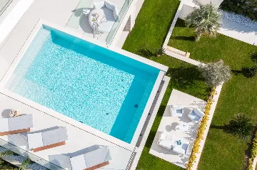 Five-Bedroom Villa with Heated Pool in Primošten