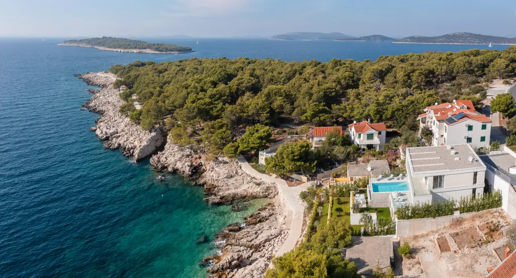 Five-Bedroom Villa with Heated Pool in Primošten