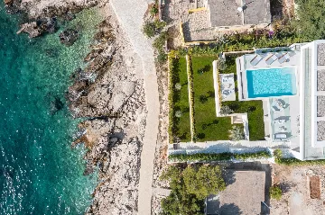 Five-Bedroom Villa with Heated Pool in Primošten