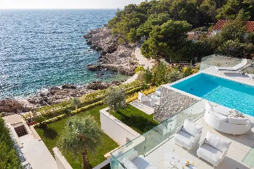 Five-Bedroom Villa with Heated Pool in Primošten