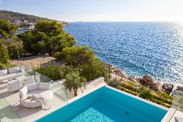 Five-Bedroom Villa with Heated Pool in Primošten