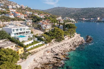 Five-Bedroom Villa with Heated Pool in Primošten