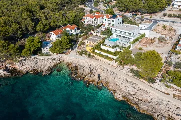 Five-Bedroom Villa with Heated Pool in Primošten