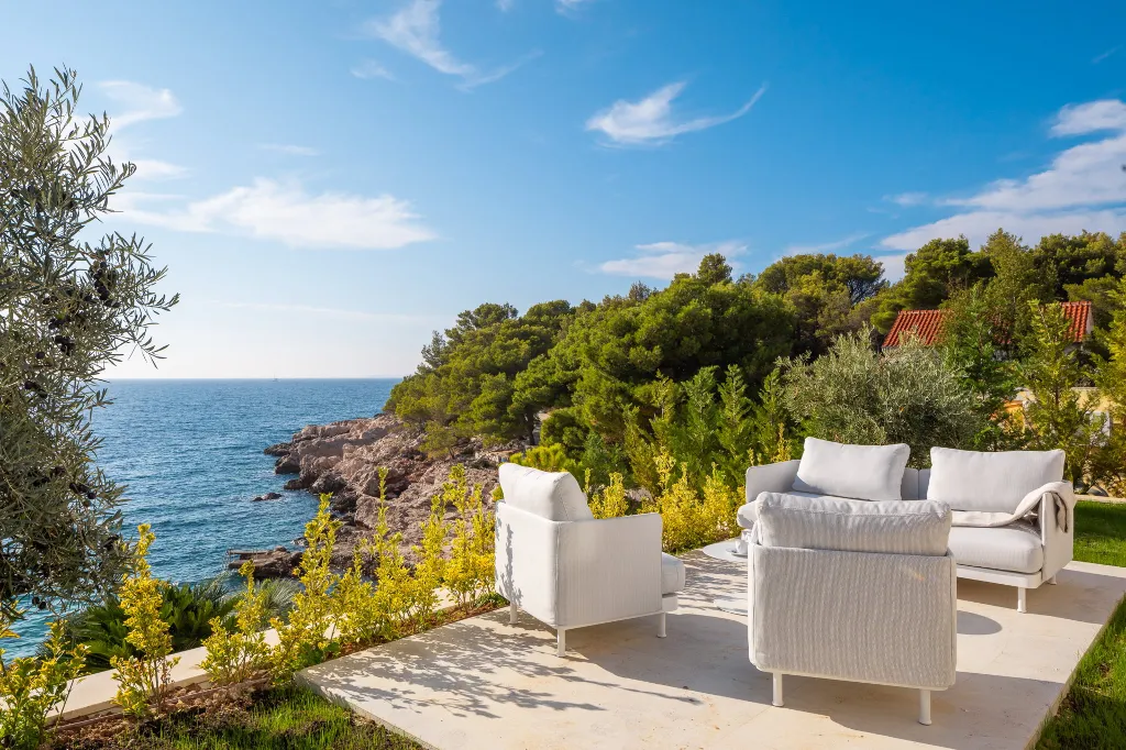 Five-Bedroom Villa with Heated Pool in Primošten