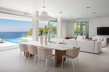 Five-Bedroom Villa with Heated Pool in Primošten