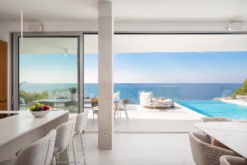 Five-Bedroom Villa with Heated Pool in Primošten