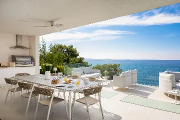 Five-Bedroom Villa with Heated Pool in Primošten