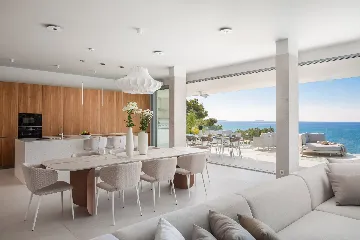 Five-Bedroom Villa with Heated Pool in Primošten