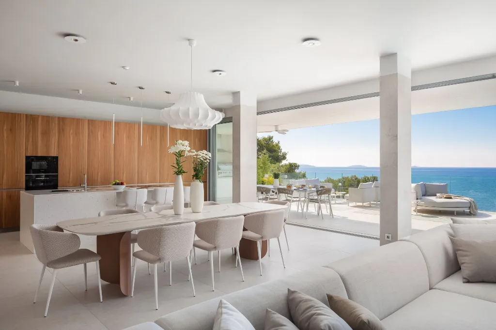 Five-Bedroom Villa with Heated Pool in Primošten