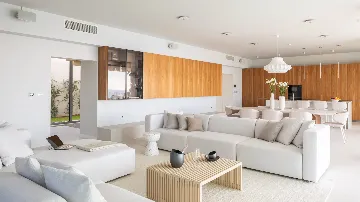 Five-Bedroom Villa with Heated Pool in Primošten