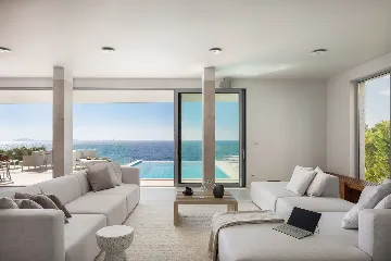 Five-Bedroom Villa with Heated Pool in Primošten