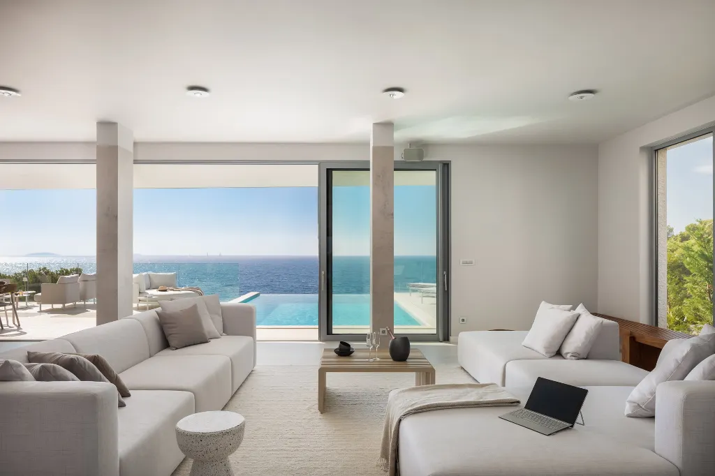 Five-Bedroom Villa with Heated Pool in Primošten