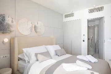 Five-Bedroom Villa with Heated Pool in Primošten