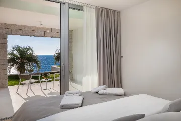 Five-Bedroom Villa with Heated Pool in Primošten