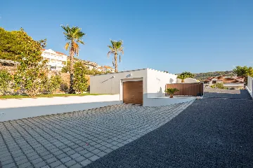 Five-Bedroom Villa with Heated Pool in Primošten