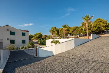 Five-Bedroom Villa with Heated Pool in Primošten