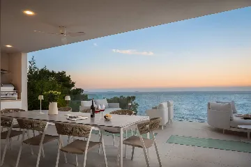 Five-Bedroom Villa with Heated Pool in Primošten