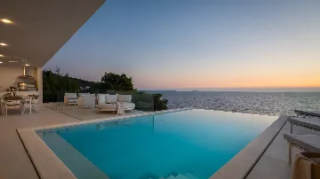 Five-Bedroom Villa with Heated Pool in Primošten