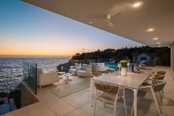 Five-Bedroom Villa with Heated Pool in Primošten