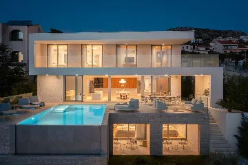 Five-Bedroom Villa with Heated Pool in Primošten