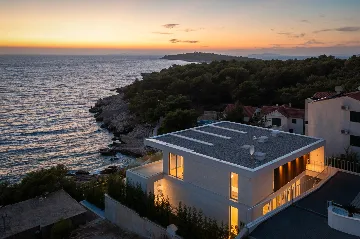Five-Bedroom Villa with Heated Pool in Primošten