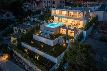 Five-Bedroom Villa with Heated Pool in Primošten