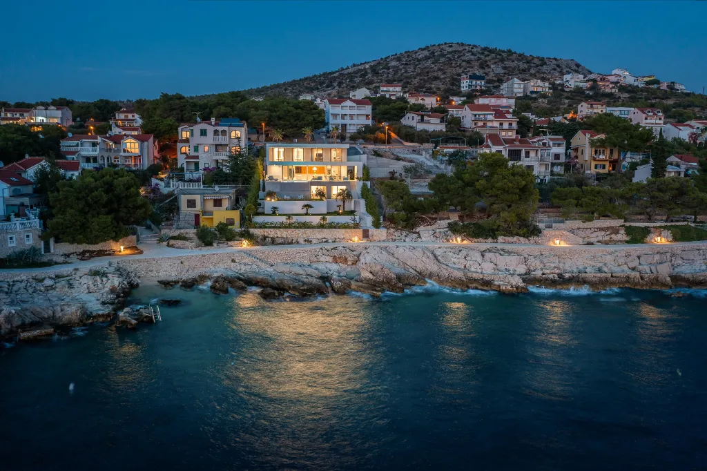 Five-Bedroom Villa with Heated Pool in Primošten
