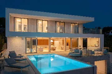 Five-Bedroom Villa with Heated Pool in Primošten