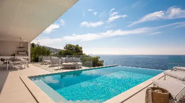 Five-Bedroom Villa with Heated Pool in Primošten