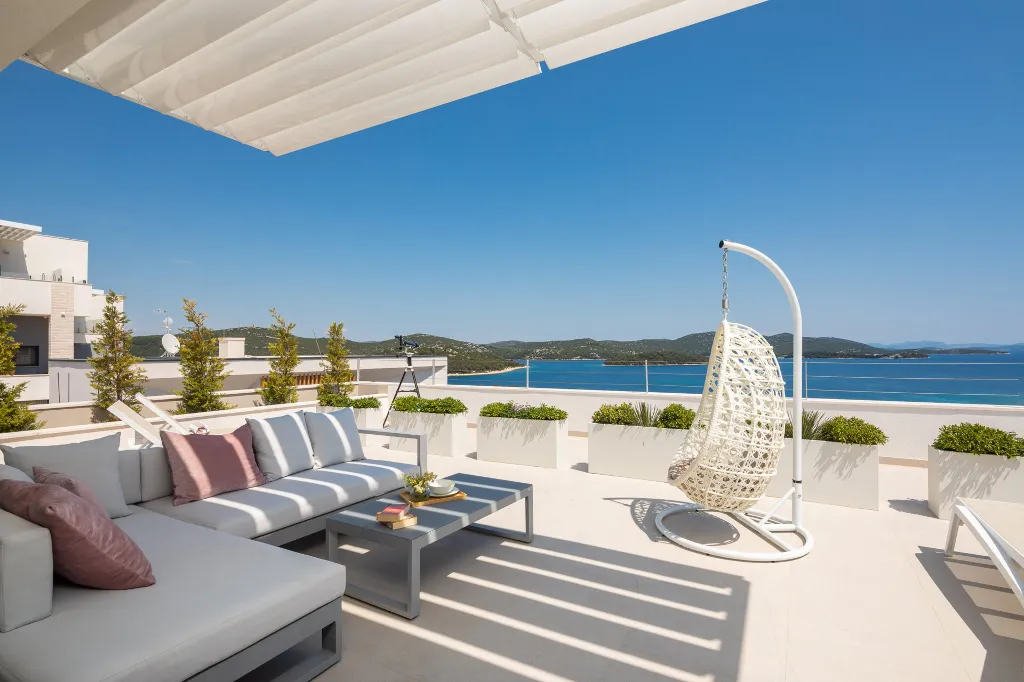 Contemporary Villa with Infinity Pool in Jezera