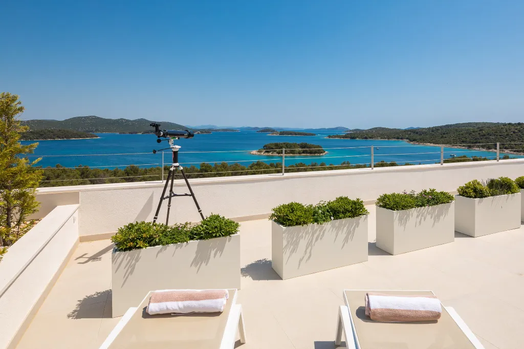 Contemporary Villa with Infinity Pool in Jezera