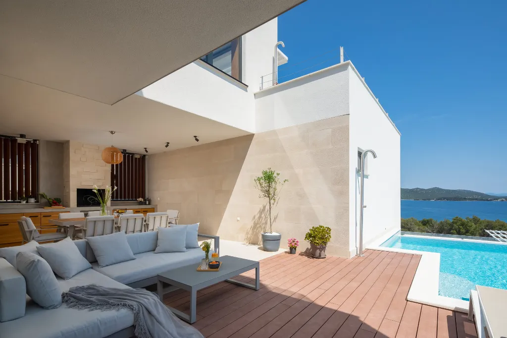 Contemporary Villa with Infinity Pool in Jezera