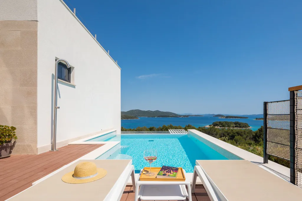 Contemporary Villa with Infinity Pool in Jezera