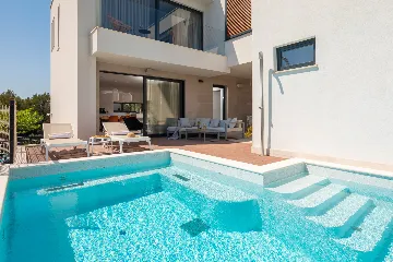 Contemporary Villa with Infinity Pool in Jezera