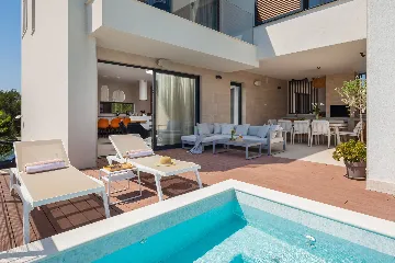 Contemporary Villa with Infinity Pool in Jezera