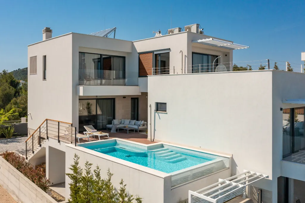 Contemporary Villa with Infinity Pool in Jezera