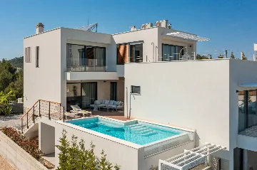 Contemporary Villa with Infinity Pool in Jezera