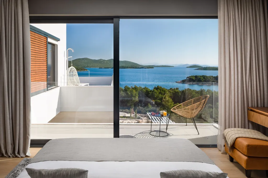 Contemporary Villa with Infinity Pool in Jezera