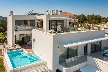 Contemporary Villa with Infinity Pool in Jezera